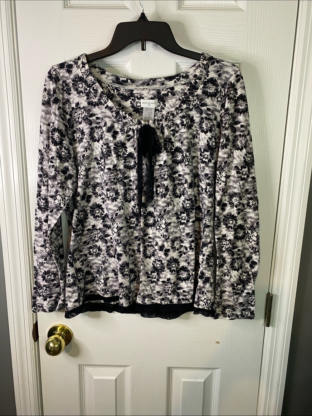 Jaclyn SMITH Black & White Floral Tie-Front Long Sleeve Tunic Size Large.